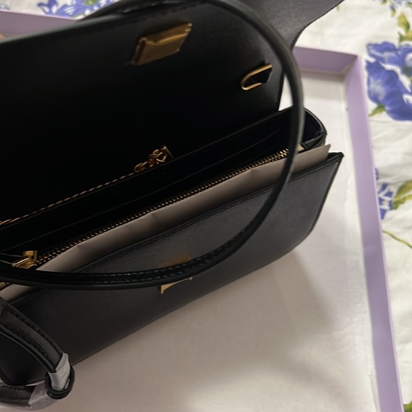 Tory Burch Robinson wallet on chain - Picture 8 of 11